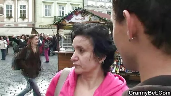 Чука секссбаби секретарката.
