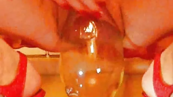 Момиче porno babi в син чорапогащник.