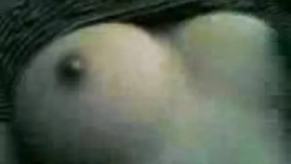 Нахалното зърно на Наоми Суон дава анален веднага след пристигането porno s babki си в големия град.