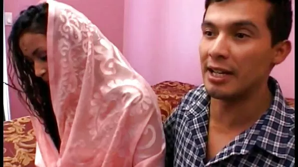 Червенокосото момиче суче само porno babi пишка, а приятелката й замества дупето.