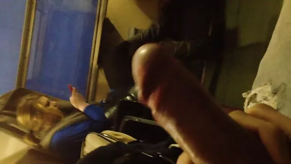 Несравнимият Мик изчука задника на младо момиче. stari babi porno