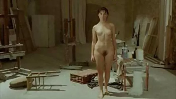 Къдравата уличница изчука човек porno s lelki в пробна, за да може да си купи кожено палто.