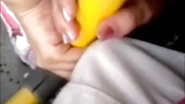 Прецакан в задника баба и внук секс и изстрелян сперма в лицето.