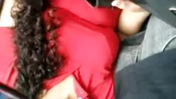 Сестра с seksi lelki дълга коса се чука с брат под душа и на дивана.