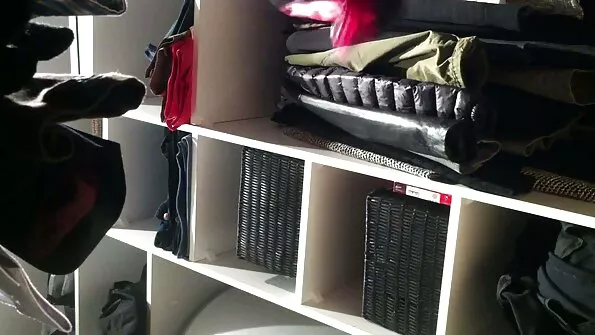 Домакинята Доли Лей се възползва от кукана на черния си порно баба и внук съпруг.
