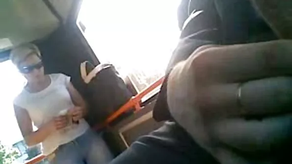 Три чехкини се развълнуваха от къса пола и раздраха проститутка. porno babi