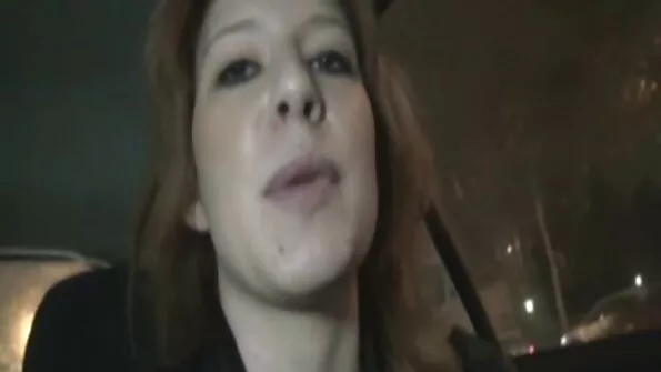 Крещящата красавица се наслаждава на порно немски баби неморален анален.