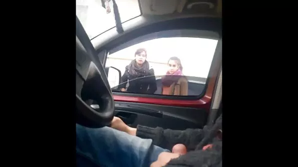 Химикът създаде seksi lelki вълнуващ парфюм и провокира професора към секс.