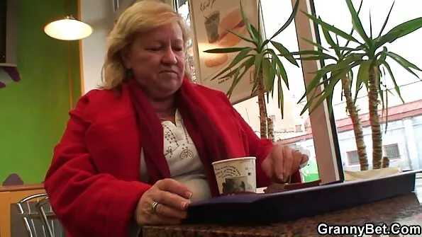 Секс със сладката латиноамериканка Джинебра Белучи. баби секс