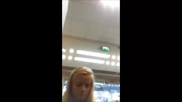 Спонтанен секс отроди Тони seks sas stari babi със сладко момиче.