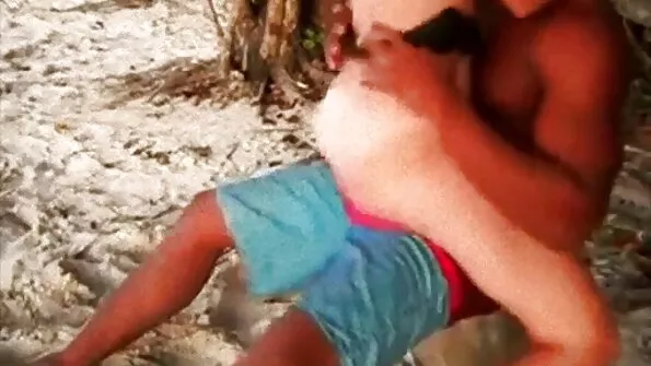 Руска студентка със свински опашки дава в stari babi seks задника.